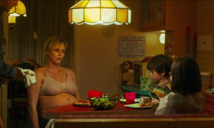 Charlize Theron es todo menos perfecta en Tully