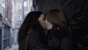 Rachel McAdams y Rachel Weisz en Disobedience.