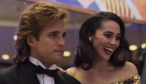 Luis Miguel y Stephanie Salas en la serie de Netflix.