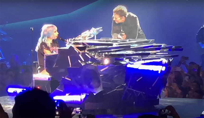 Gaga y Bradley Cooper cantaron juntos en Vegas