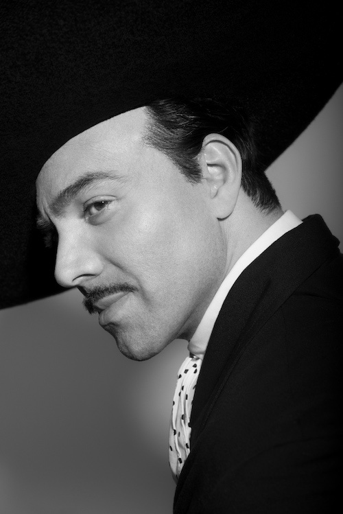 Omar Chaparro como Pedro Infante