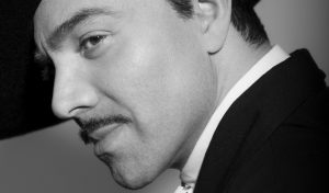 Omar Chaparro para la película de Pedro Infante de Netflix