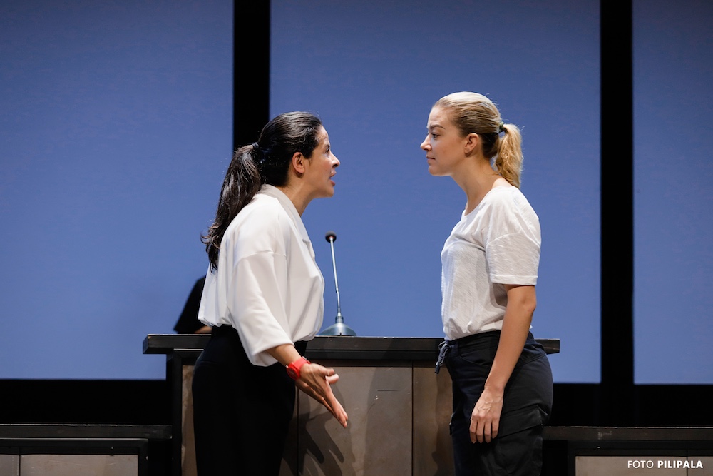 La obra Hermanas en el Teatro Milán