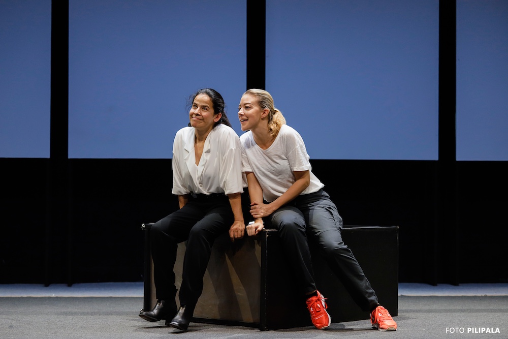 La obra Hermanas en el Teatro Milán