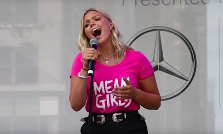 Escucha al elenco de Mean Girls en conciertito