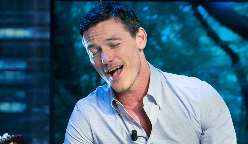 Luke Evans va a lanzar un disco de covers