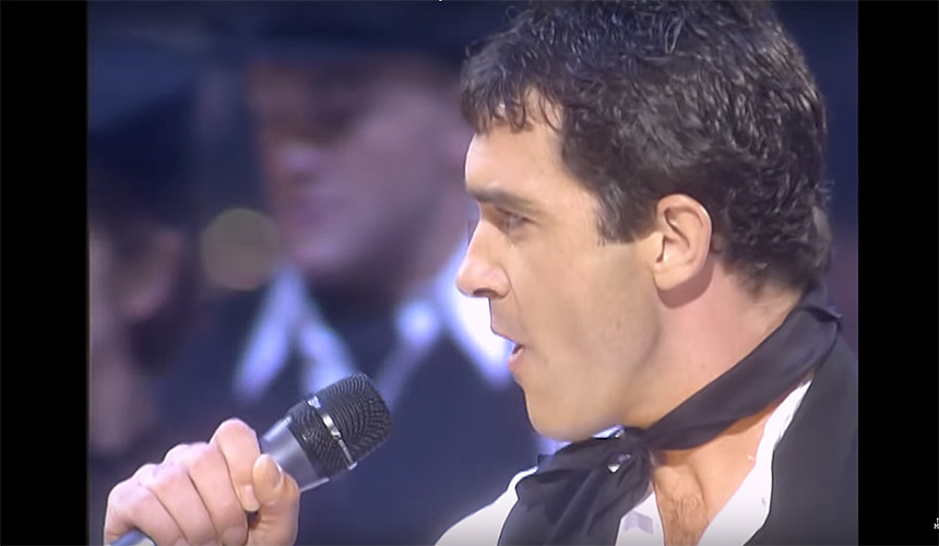 #tb Recordando a Antonio Banderas cantando Evita