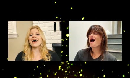 Idina Menzel y Megan Hilty cantan For Good