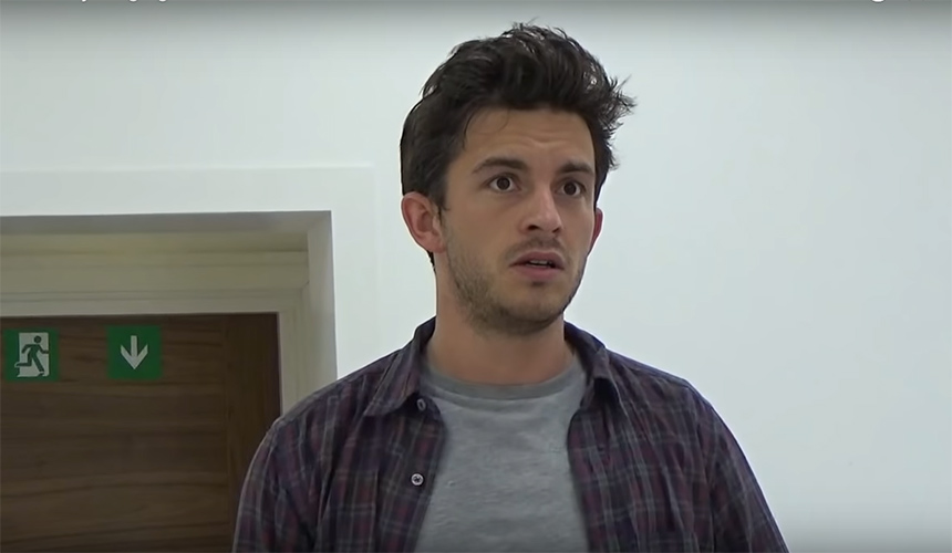 Escucha a Jonathan Bailey de Bridgerton cantar The Last 5 YeARS