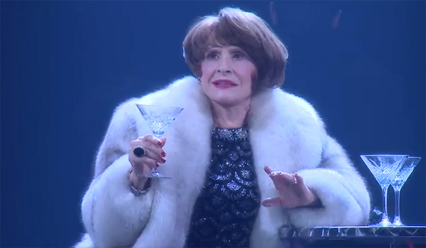 Escucha a Patti LuPone cantar «ladies who lunch»