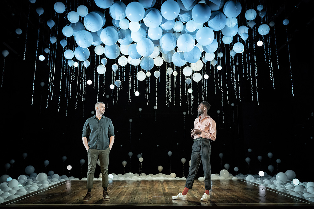 Constellations por streaming con Russell Tovey y Omari Douglas.