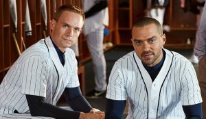 Jesse Williams y Patrick Adams en Take Me Out, Broadway
