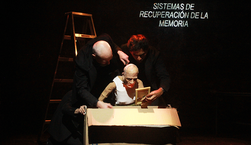 O Podrías Besarme de José Manuel López Velarde en La Teatrería