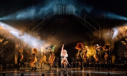 ¿Qué está diciendo la crítica de Burlesque, el Musical?