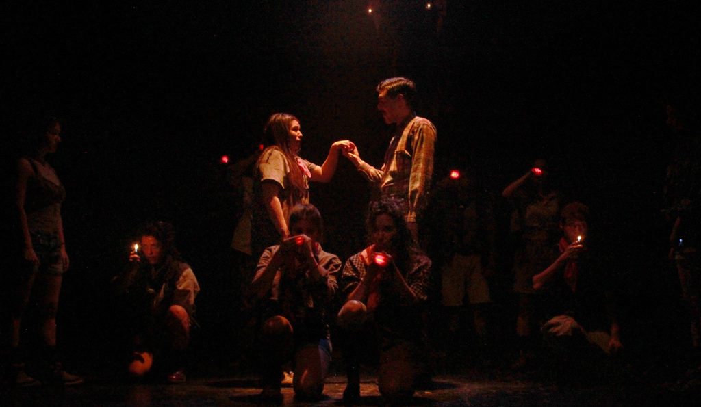 En la noche el agua se agita furiosamente