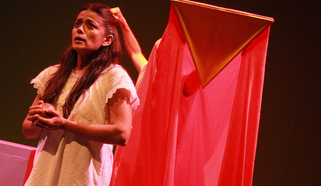 Valentina Y La Sombra Del Diablo