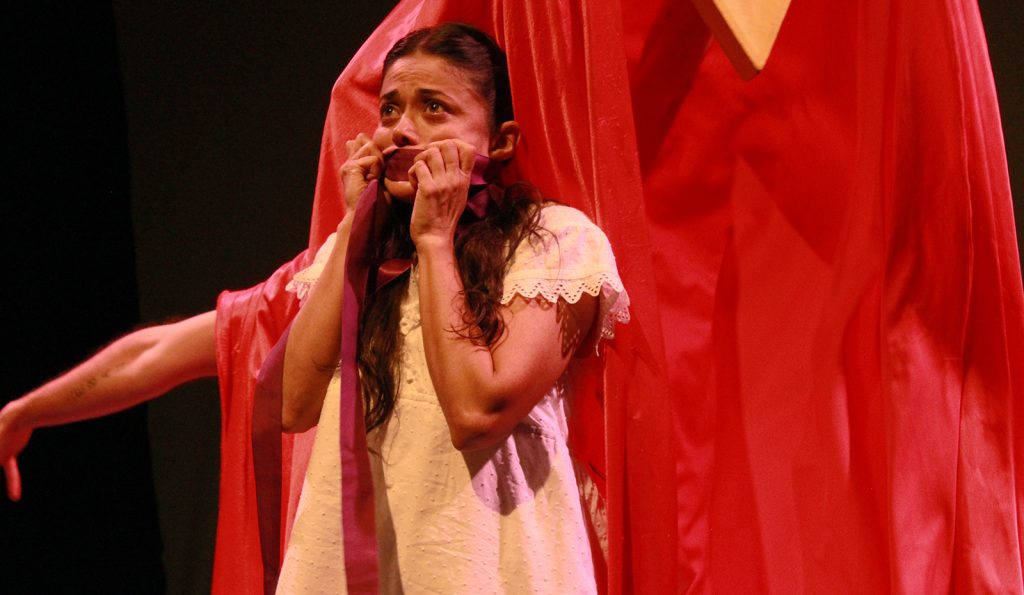 Valentina Y La Sombra Del Diablo