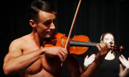 El opening de La La Land, versión violinista shirtless